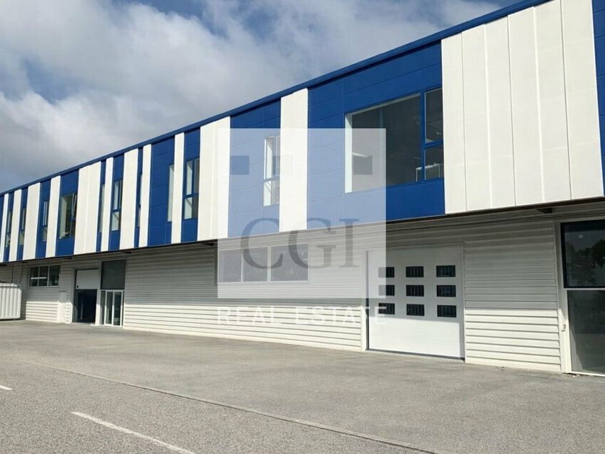 Location local d''activites 1060 m² non divisibles