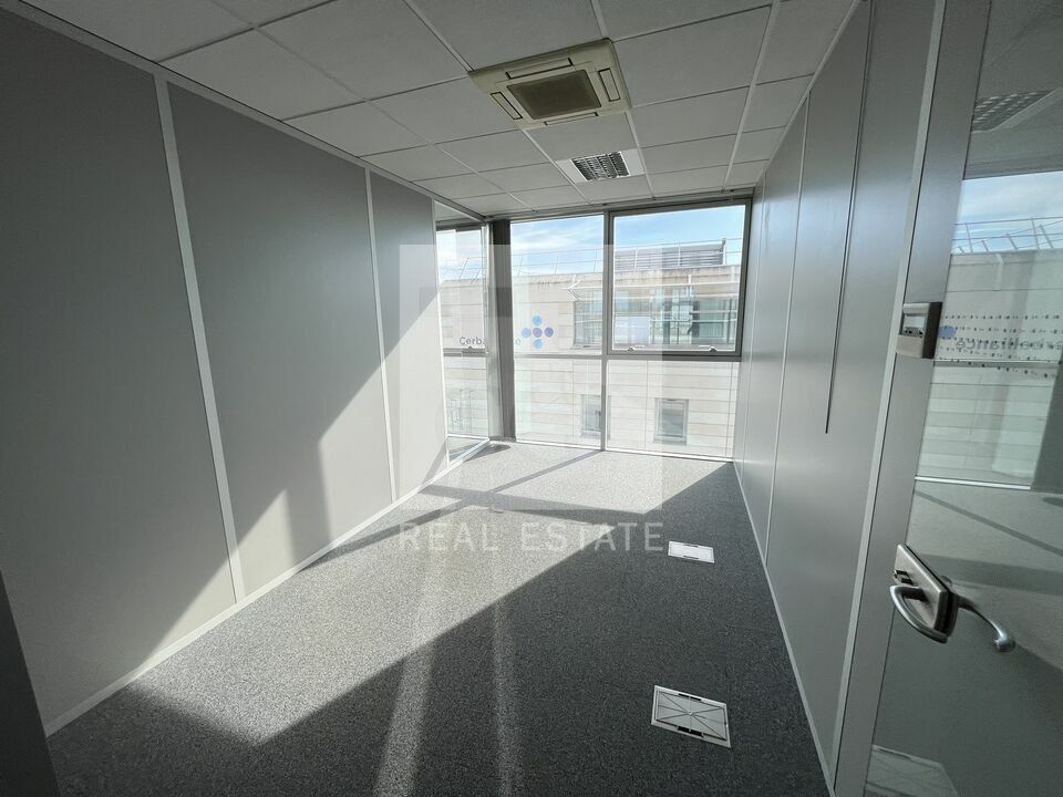 À LOUER – BUREAUX MODERNES À PARTIR DE 100 m² – BRON / SECTEUR STRATÉGIQUE