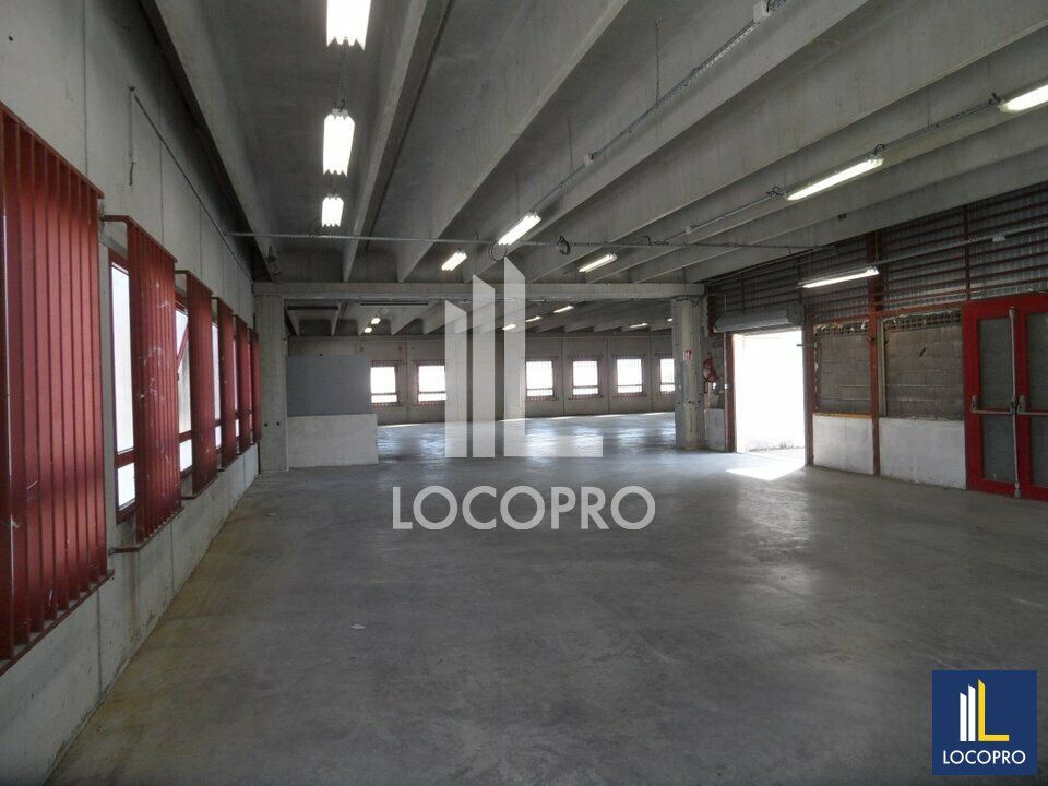 A LOUER - LOCAL D'ACTIVITÉS - 1 000 M2 - CARROS