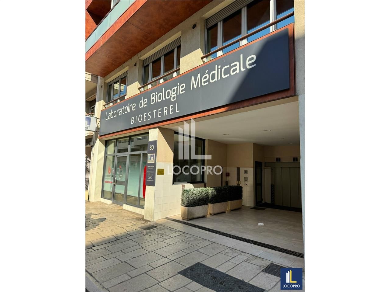 Location local commercial 156 m² non divisibles