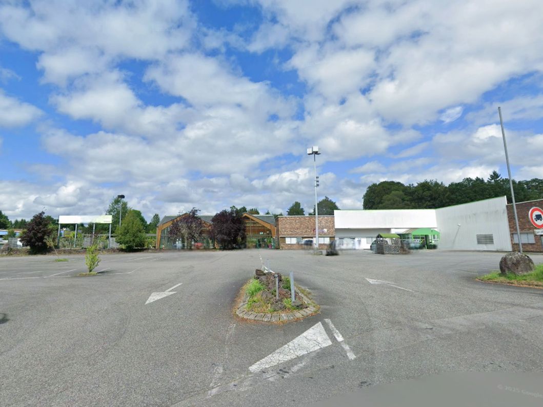 Location local commercial 4416.70 m² à USSEL