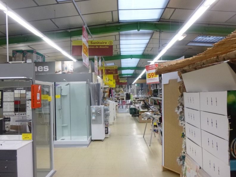 Location local commercial 4416.70 m² à USSEL