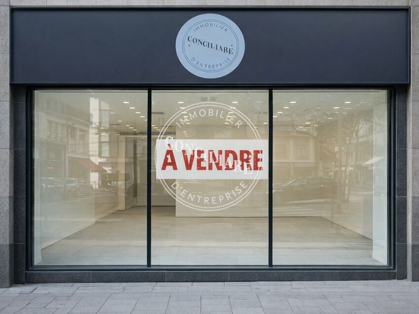 Vente local commercial 2500 m² non divisibles