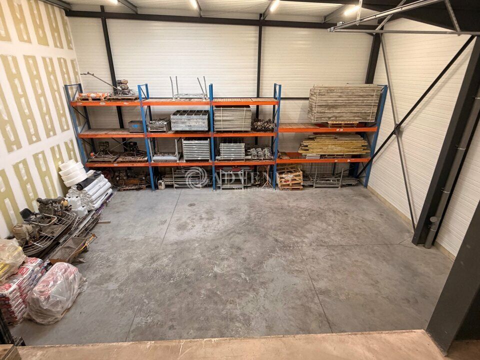 Location local d''activites 1053 m² non divisibles