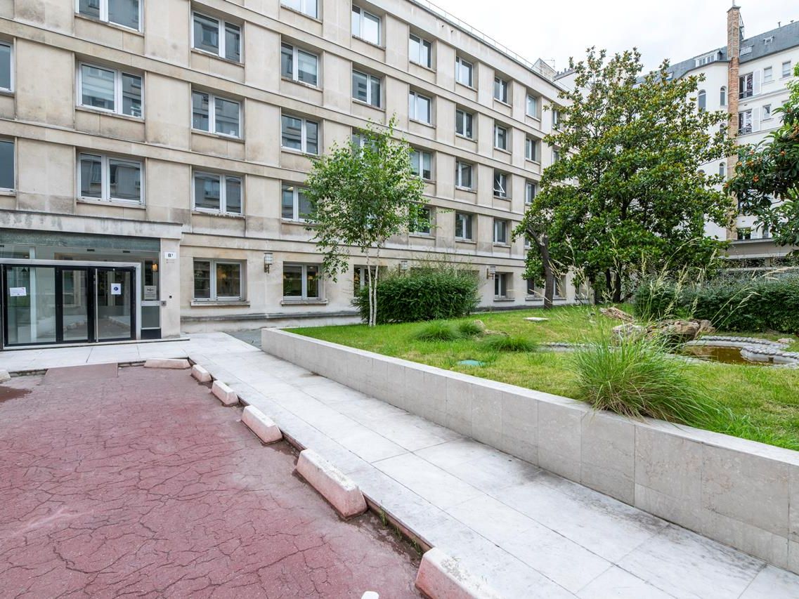 Regus_Pont De Neuilly_4684_Neuilly-sur-Seine_France_Exterior