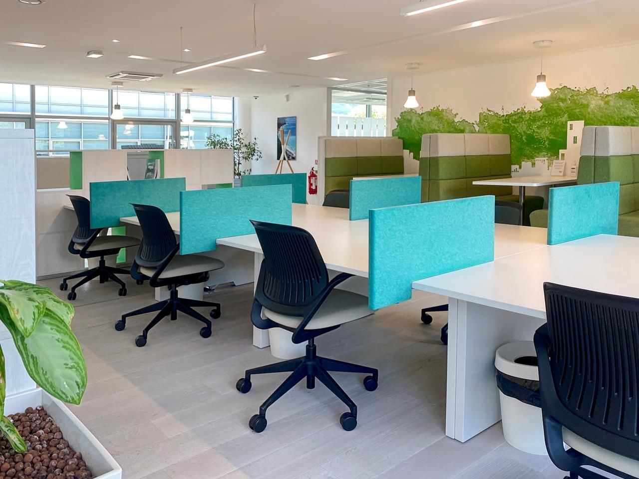 Regus_Montbonnot Valley_France_Centre 5172_Coworking 2