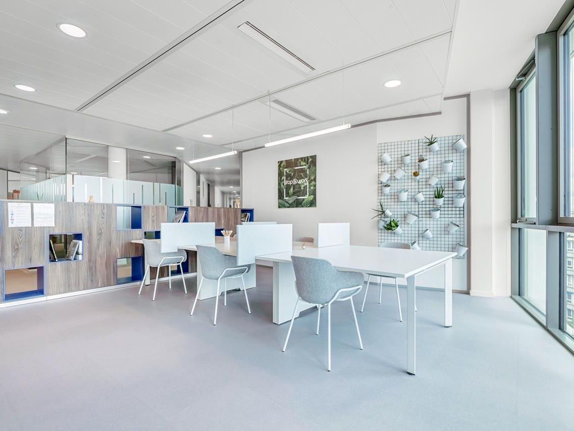 Regus_Stop&Work Versailles 5381_France_Coworking (1)-a7c9