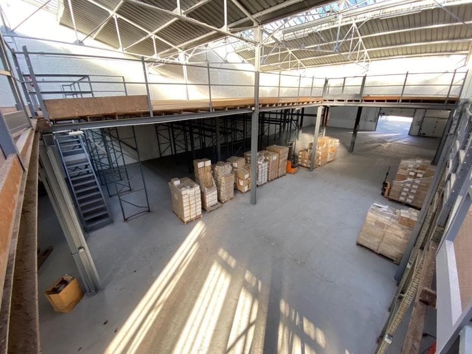 Vente entrepôts 2485 m² non divisibles
