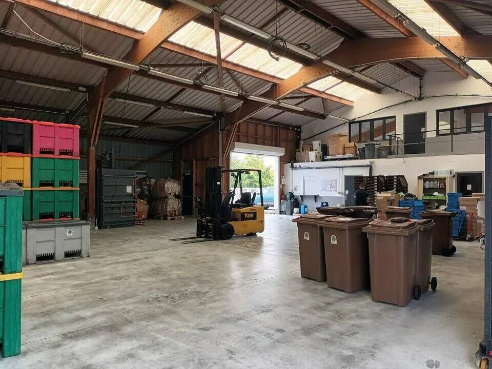 Location entrepôts 552 m² non divisibles
