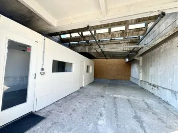 Location entrepôts 100 m² non divisibles