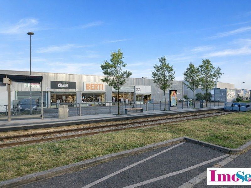 Location entrepot 1080 m² non divisibles
