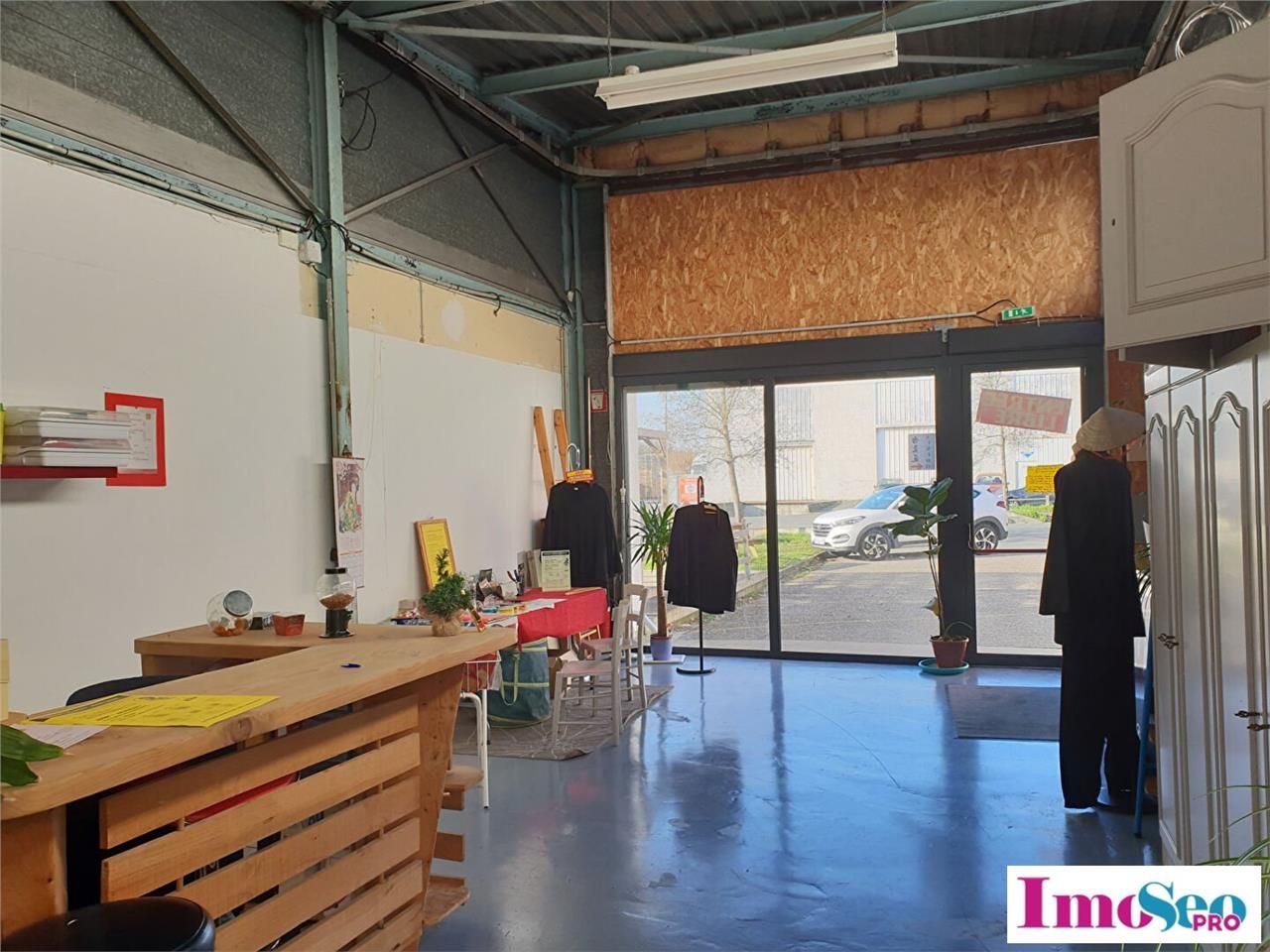 Location local commercial 230 m² non divisibles