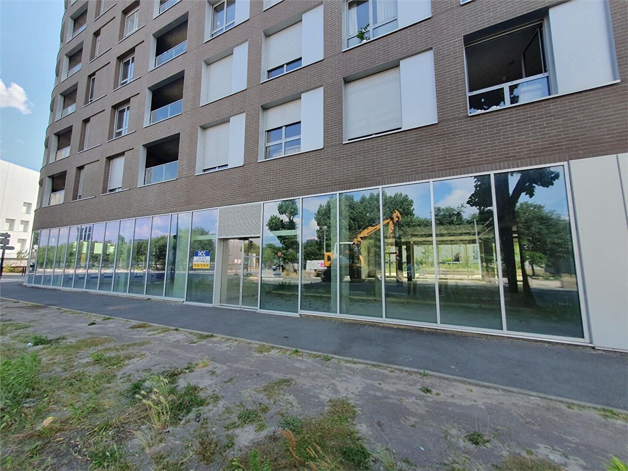 Location local commercial 305 m² non divisibles