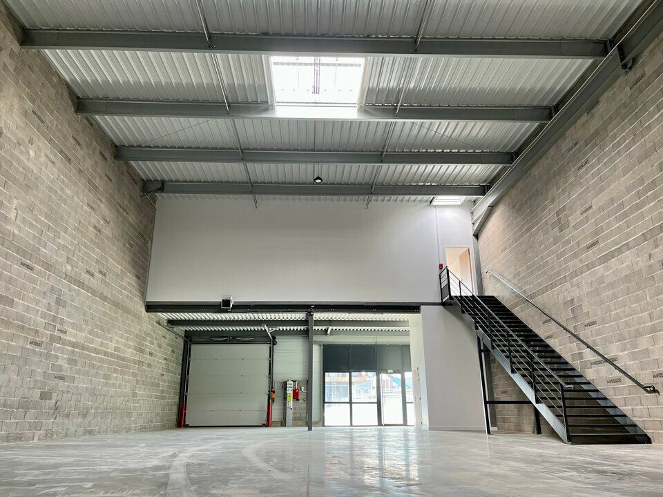 Location local d''activites 370 m² non divisibles