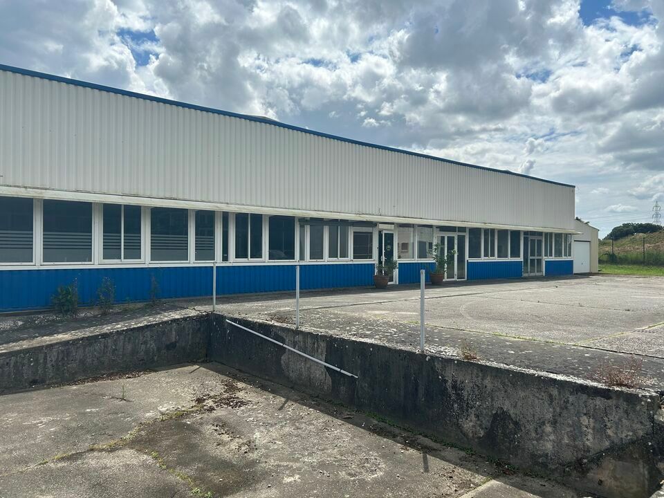 Location local d''activites 400 m² non divisibles