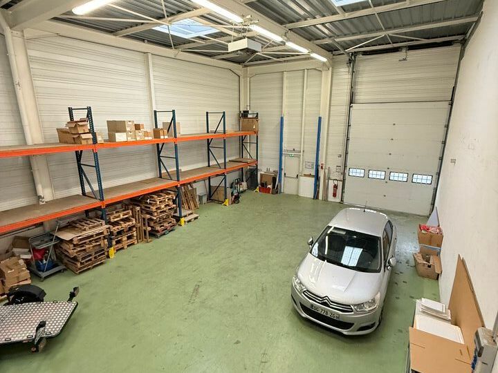BOUFFÉMONT – Bâtiment d'activités indépendant de 545 m² avec bureaux aménagés, accès PL et excellente desserte