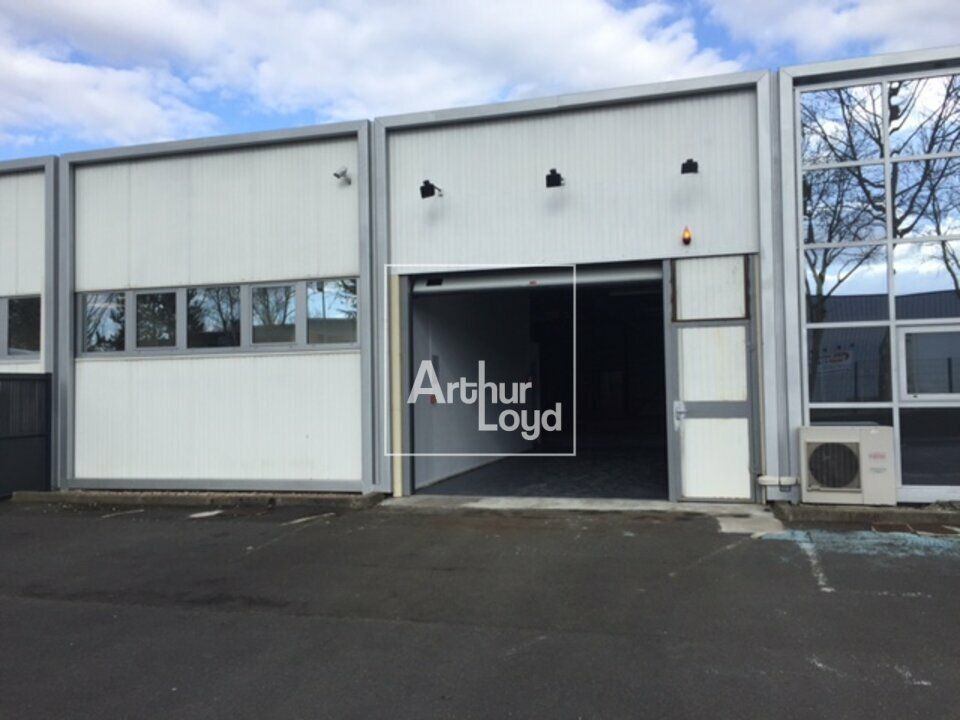 Location local d''activites 562 m² non divisibles