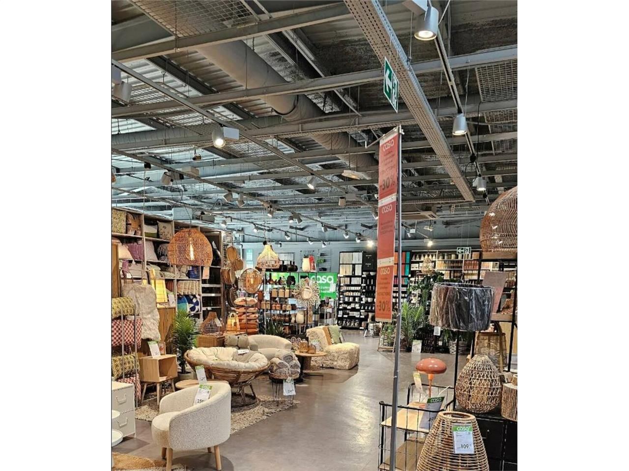 VALORIS MEDITERRANEE vous propose à la location un local commercial d'une surface de 470 m² à la Valette du Var au cœur de la première zone commerciale d'Europe.