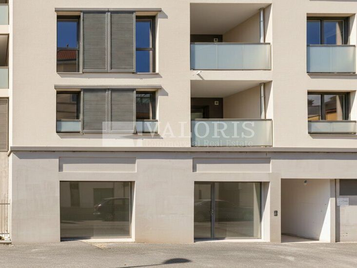 Valoris Real Estate vous propose une cellule commerciale à Villefranche sur Saône de 250 m² sur la rue Gantillon.