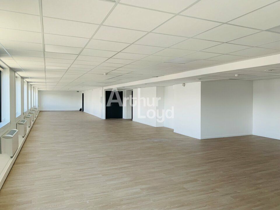 CENTRE VILLE ANNECY- A LOUER PLATEAUX DE BUREAUX-DIVISIBLES A PARTIR DE 117 m²