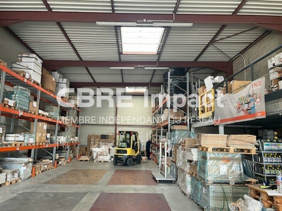 Local d'activité d'une surface de 800 m²