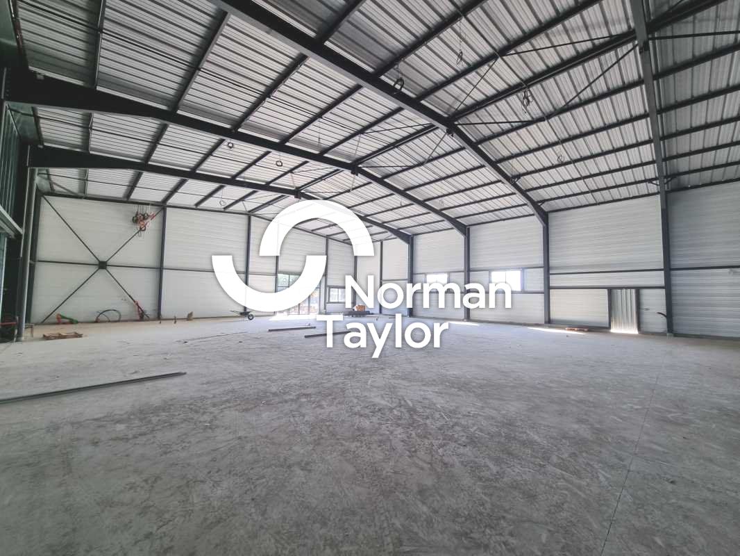 Location local d''activites 500 m² non divisibles