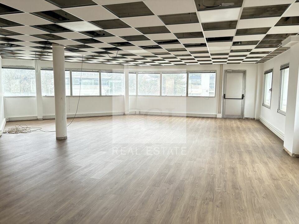 Location bureaux 450 m² divisibles à partir de 143 m²