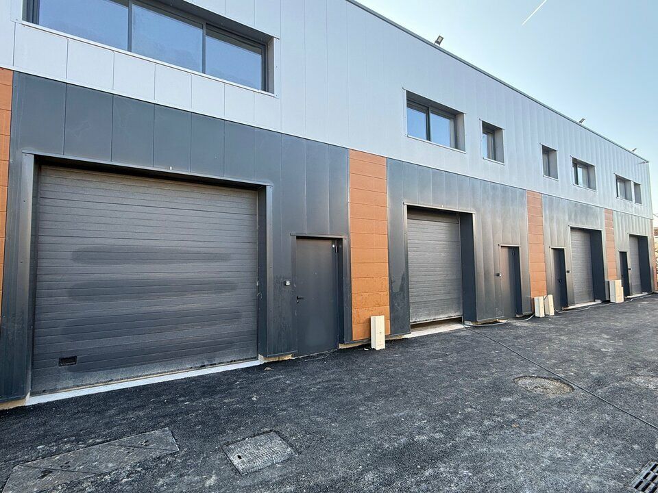  ACTI'LOG Transaction vous propose à la vente la phase 2 d'un programme neuf de locaux d'activités situés à Cormeilles en Parisis au pied de la D392 entre le pont de Bezons et l'accès à l'A15 par la patte d'Oie d'Herblay.