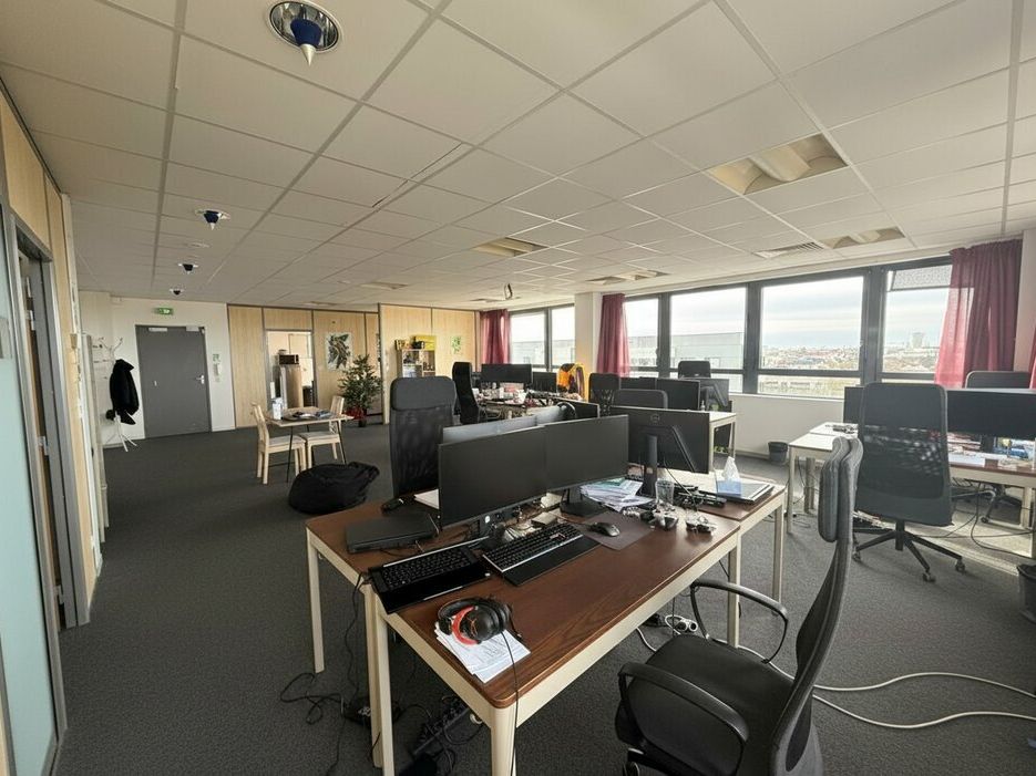 TOURS NORD L'AERONEF - A LOUER BUREAUX DE 130 M² - POSSSIBILITE DE PARKINGS