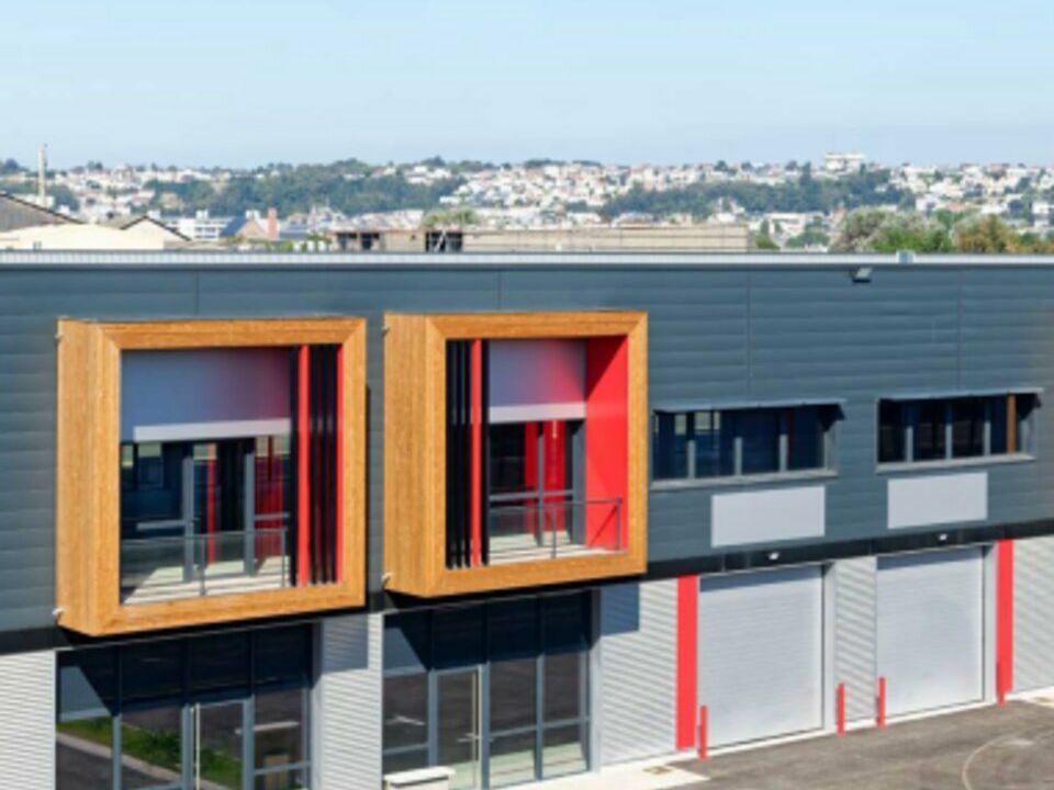 Location local professionnel 2230 m² divisibles à partir de 248 m²