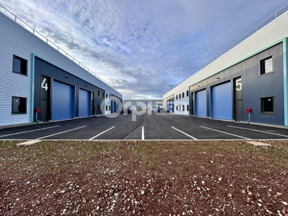 Location local d''activites 1472.94 m² divisibles à partir de 284.36 m²