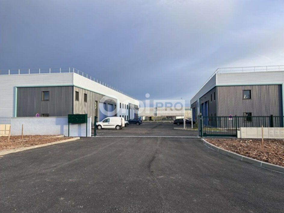 LOCAUX D'ACTIVITE A VENDRE OU LOUER - SAINT VULBAS