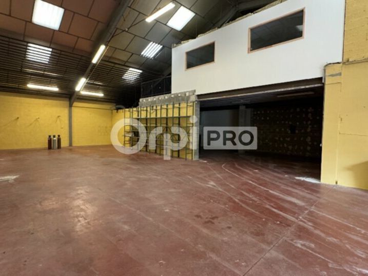 Location local d''activites 411 m² non divisibles