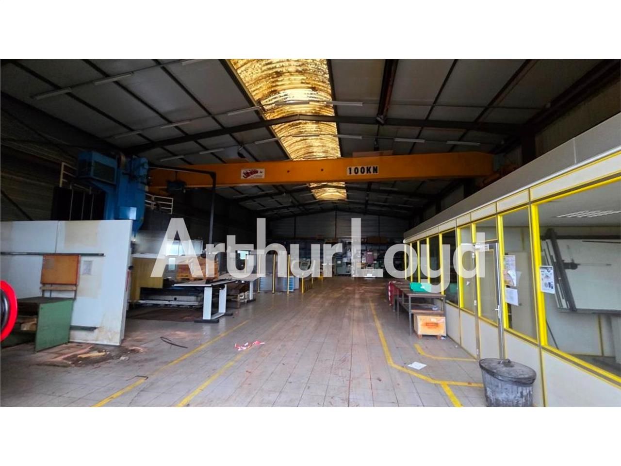 Vente local 1650.00 m² à MONDEVILLE