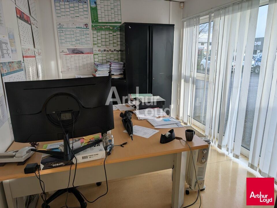 ST JACQUES DE LA LANDE - LOCAL D'ACTIVITE A LOUER 