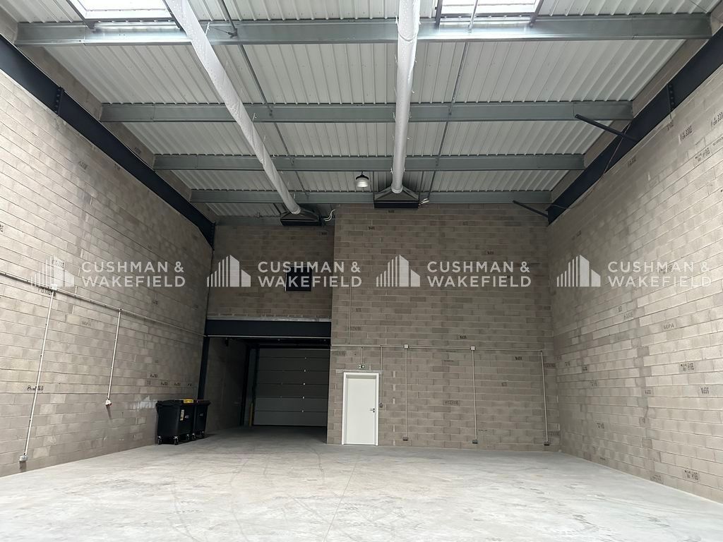Location activités 374 m² non divisibles