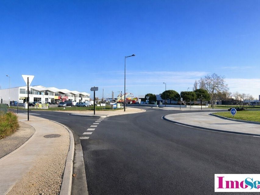 Location local commercial 500 m² non divisibles