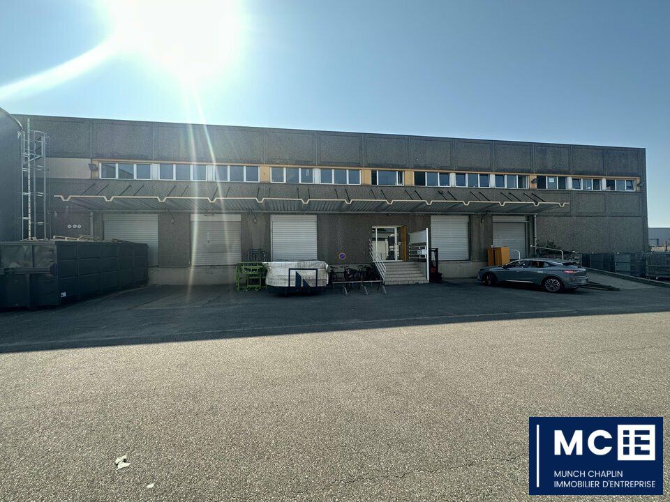 Location entrepot 2425.4 m² non divisibles