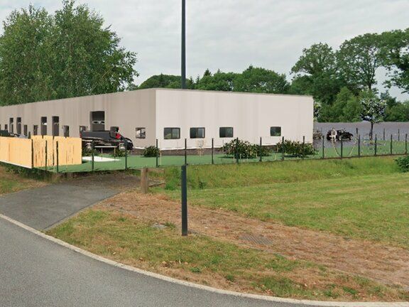 A VENDRE OU A LOUER - CELLULES D'ACTIVITES-ENTREPOT NEUVES DANS ZA SUR BORD A28.