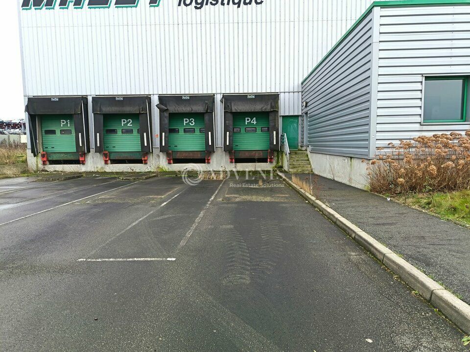ENTREPÔT DE 4.886 M² A LA LOCATION 