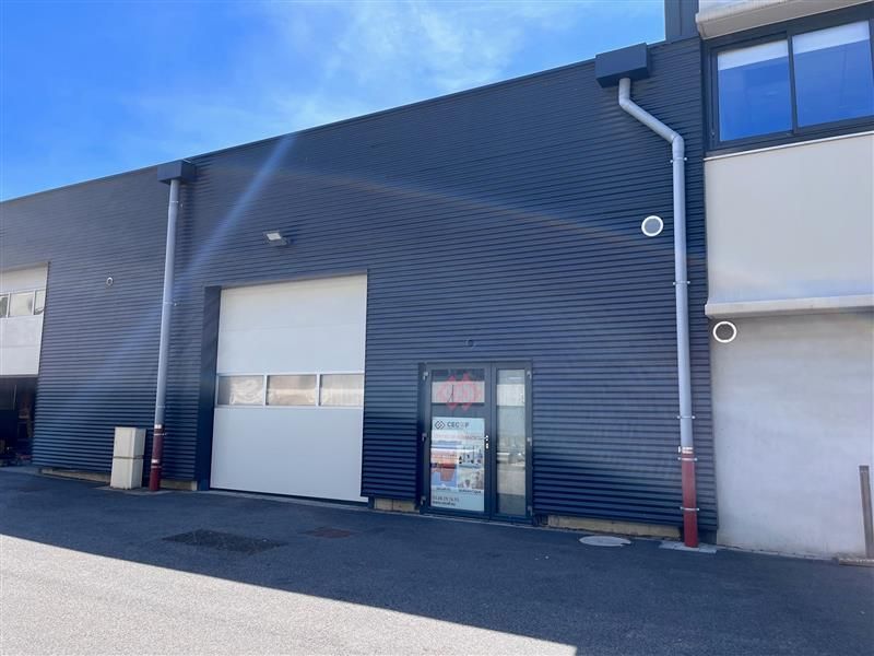 Vente local d''activites 1301 m² divisibles à partir de 436 m²