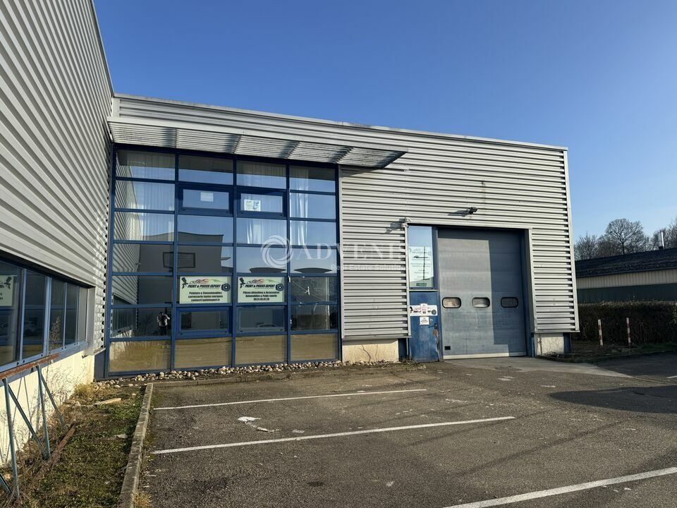 Location local d''activites 256 m² non divisibles