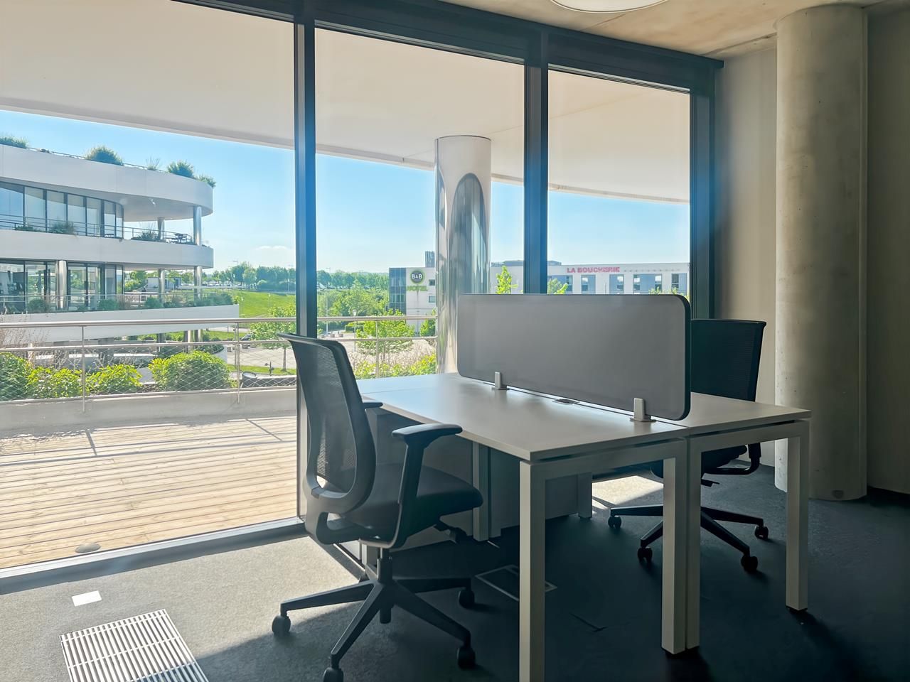 Regus_Reims Bezannes_France_Centre 7482_Coworking 1