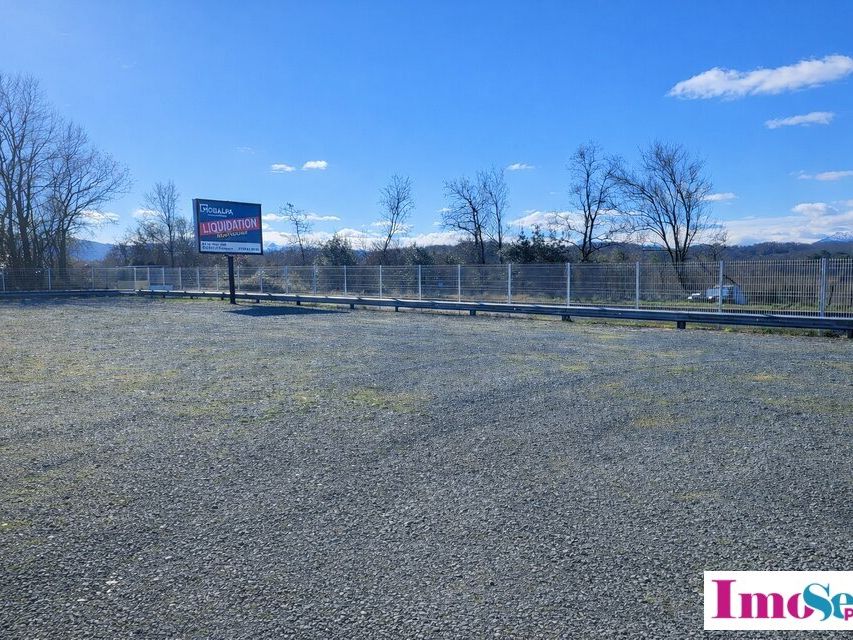 Terrain d'exposition avec bureau à louer USTARITZ