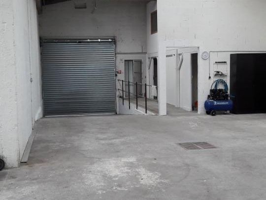 Location local d''activites 267 m² non divisibles