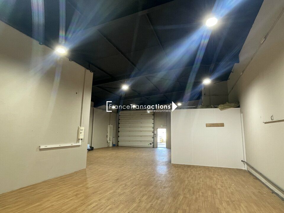 Location local commercial 335 m² non divisibles