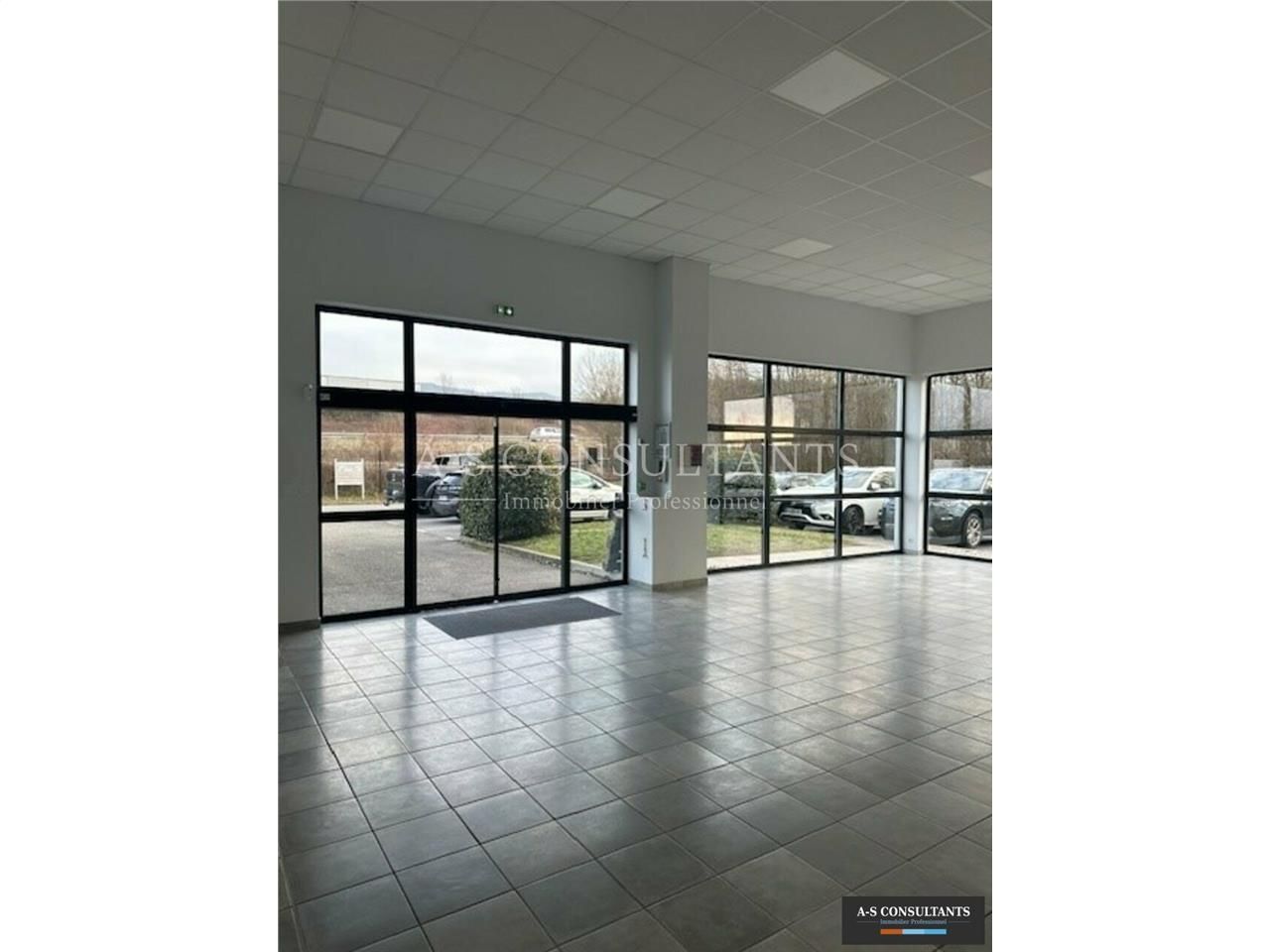 Location local commercial 178 m² non divisibles