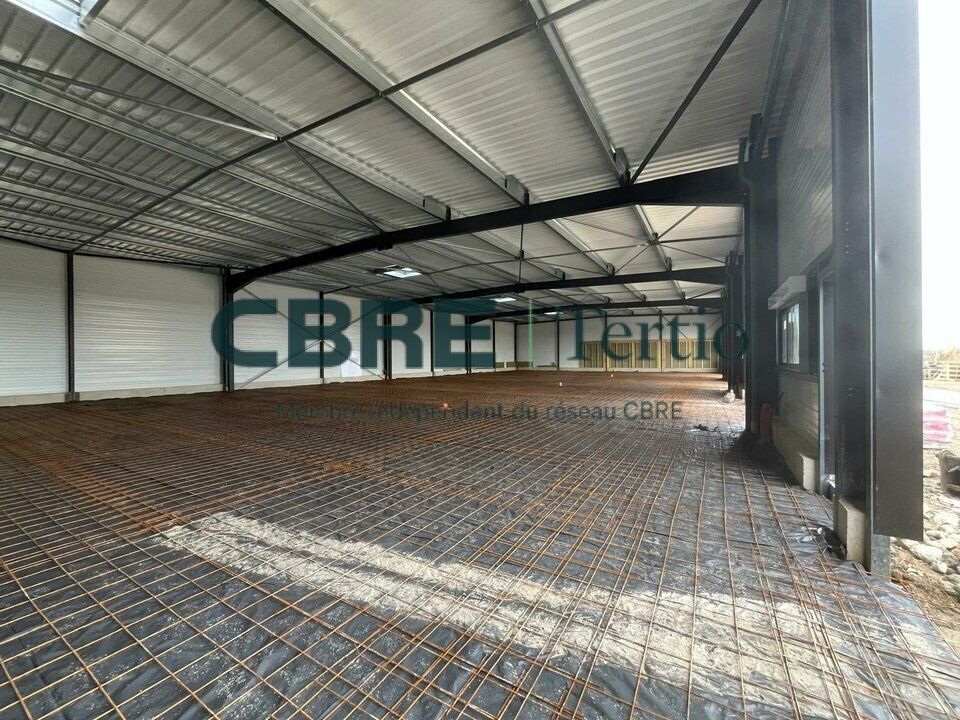 Location local d''activites 315 m² divisibles à partir de 200 m²