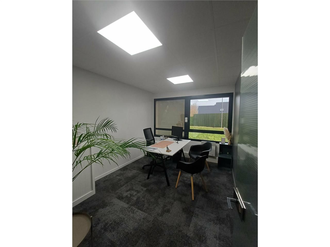 Location bureaux 140.5 m² non divisibles