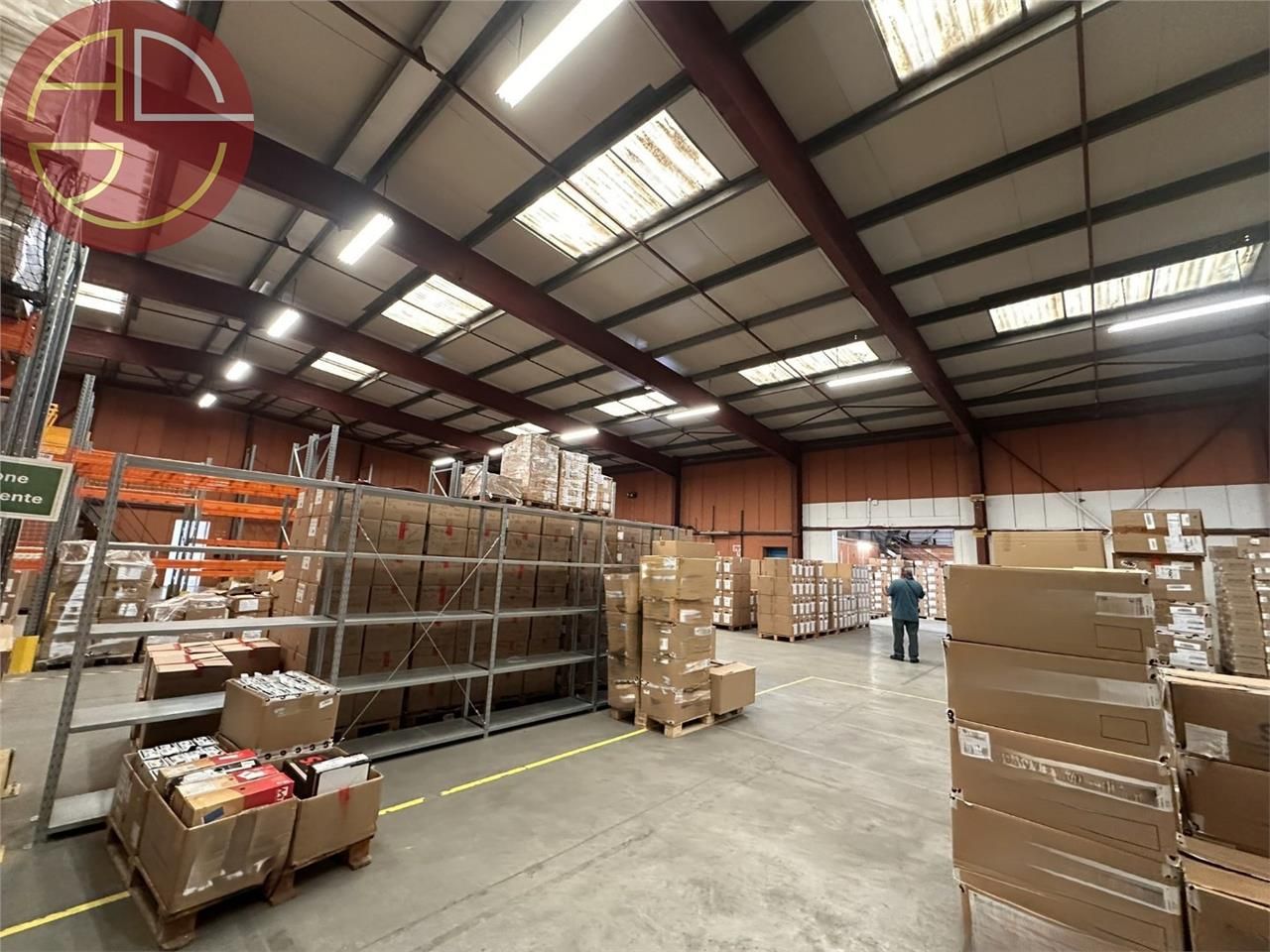 Location local 1450 m² à BEAUZELLE